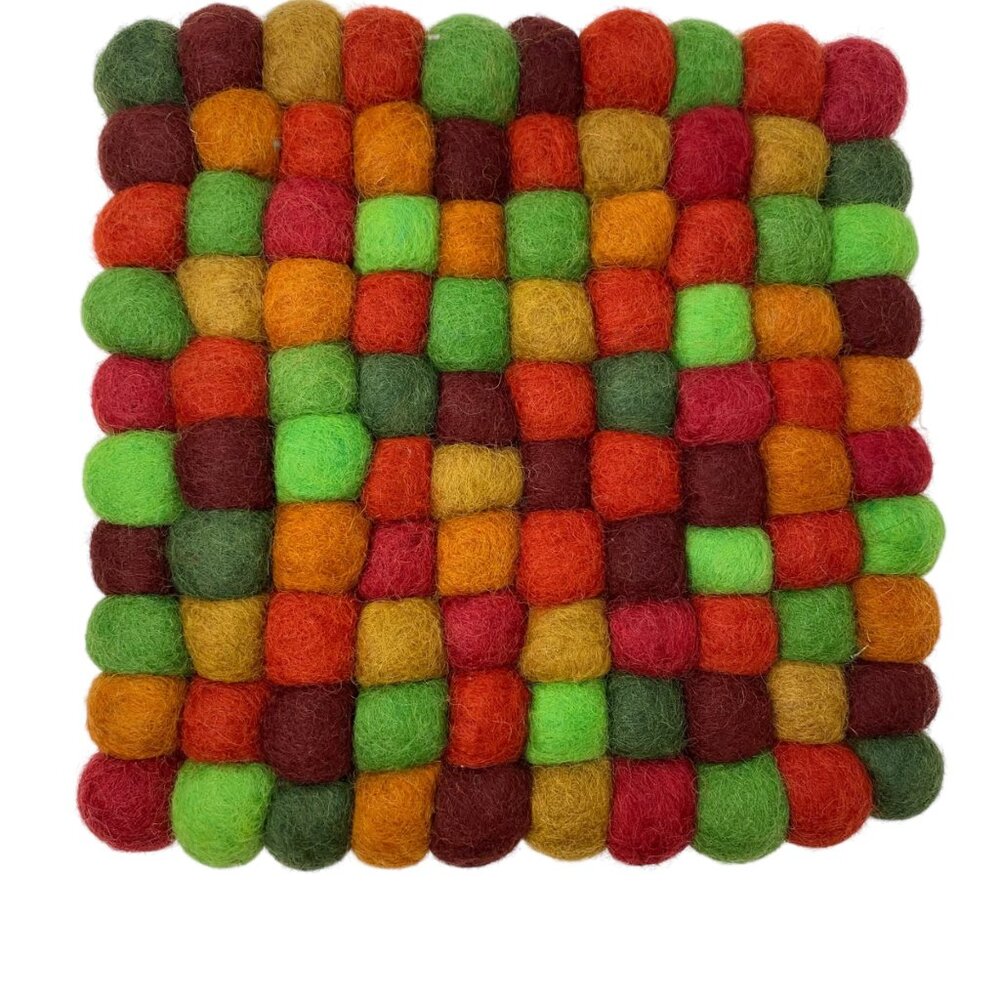 Trader Joe's Handmade‎ Wool Felt Ball Trivet Hot Pad Multicolor Rainbow 8" x 8"